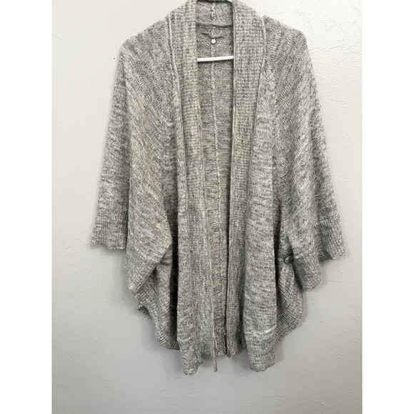 Knitted & Knotted Gray Alpaca Wool Blend Wrap Sweater Poncho Size Medium Top - Picture 3 of 9